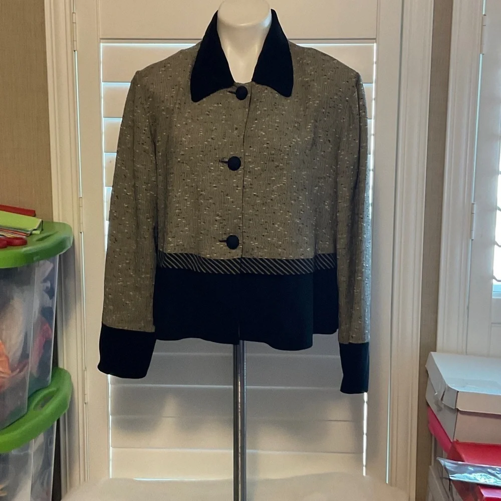 Chic Women's Black and Gray Jacket - Picture 1 of 10